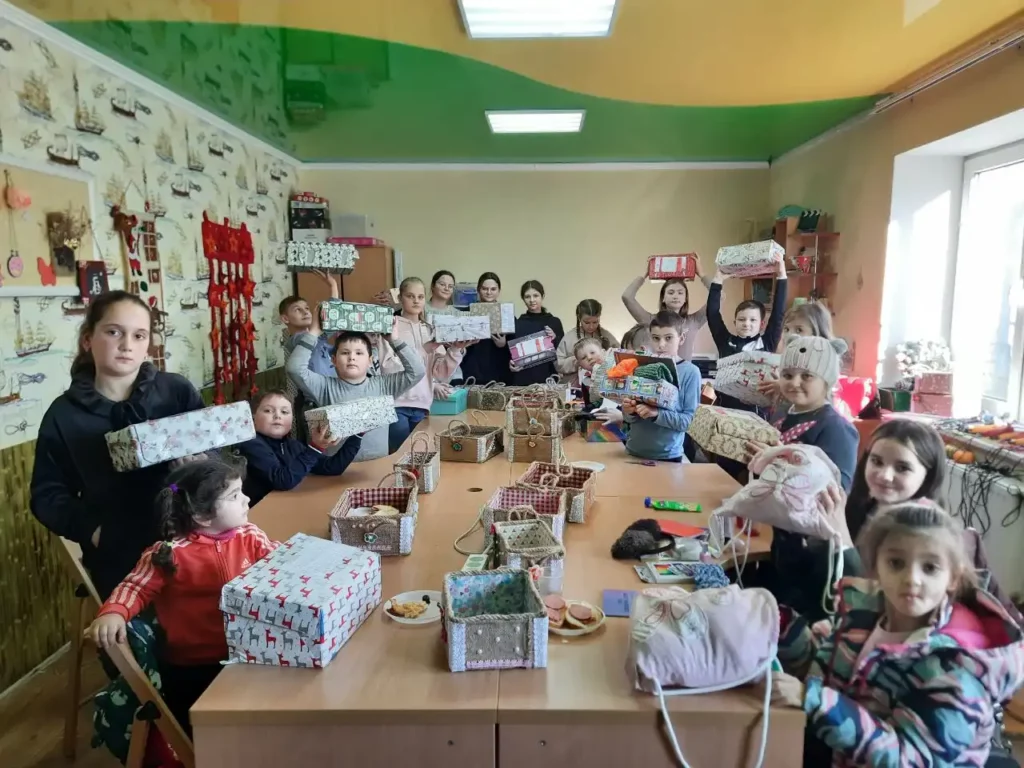 poor-ukrainian-children-received-presents-american-churches-1