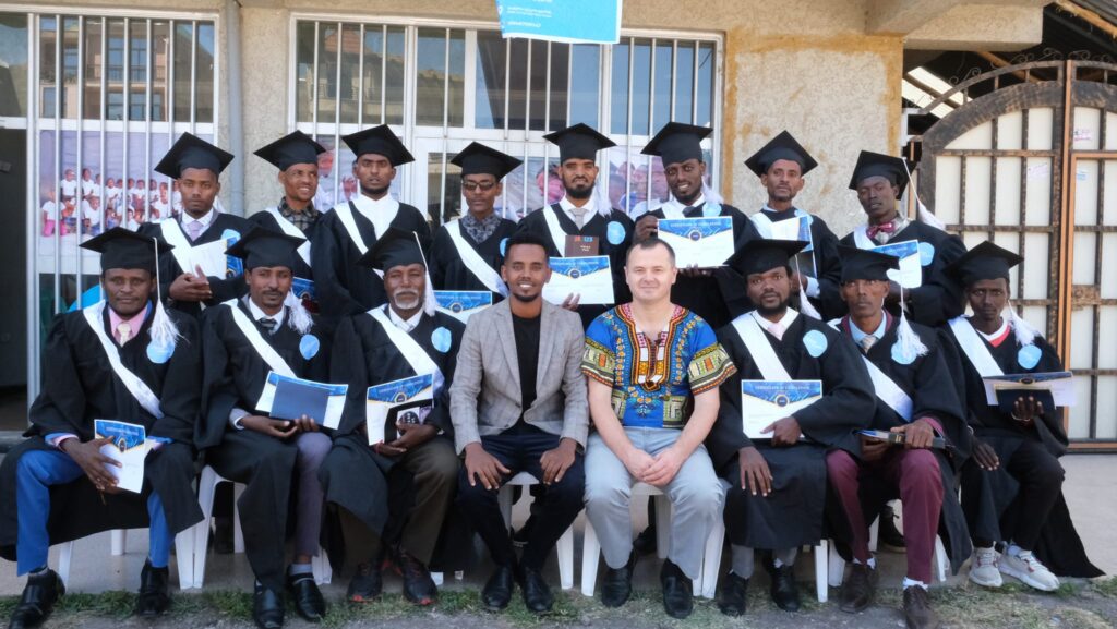 5-третій-випуск-студентів-місіонер-школи-в-Ефіопії