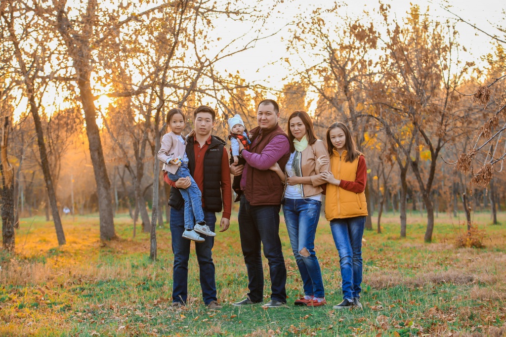 8-кыргызская-семья-современная