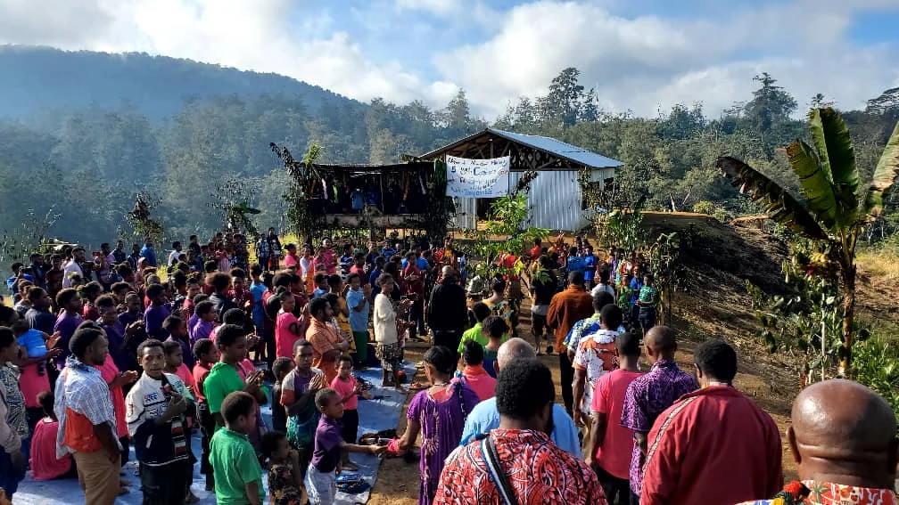 “Christ Is the Answer” Newspaper Printed for the First Time in Papua New Guinea